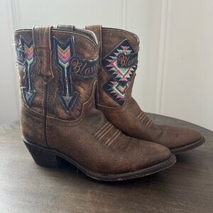 Laredo Blameless Distressed Ankle Western Cowboy Boots - Size 7 - EUC - Brown